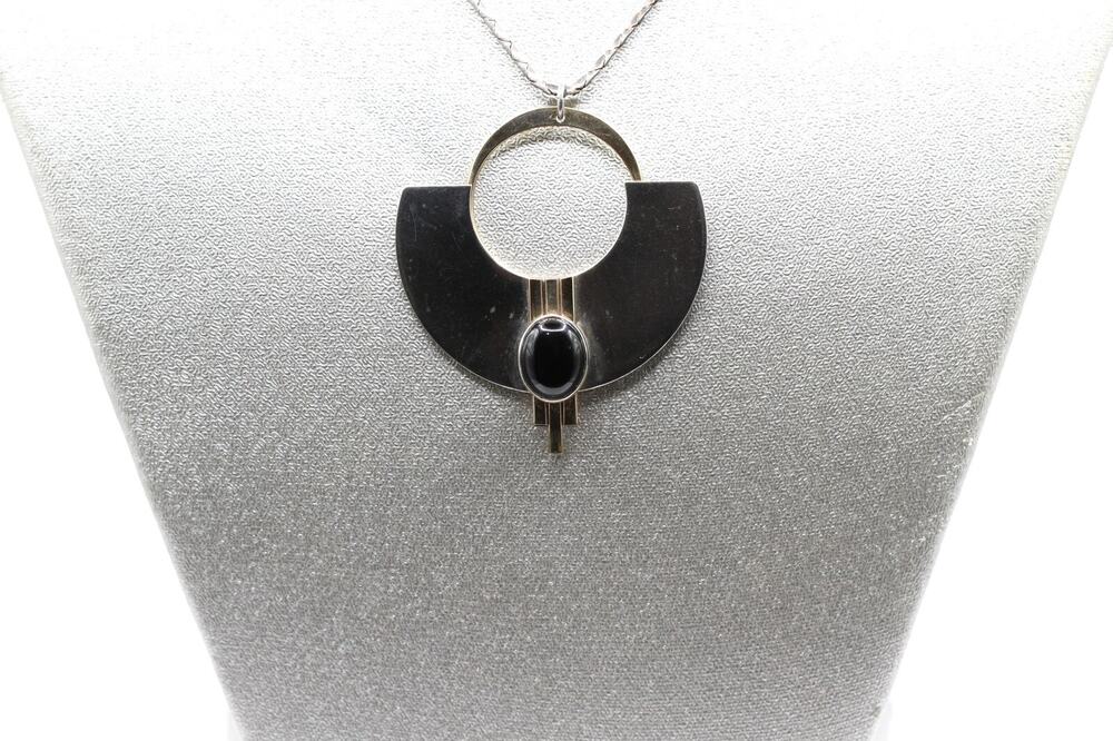 Vintage Modernist Pendant Necklace With Black Onyx Stone 18” Chain